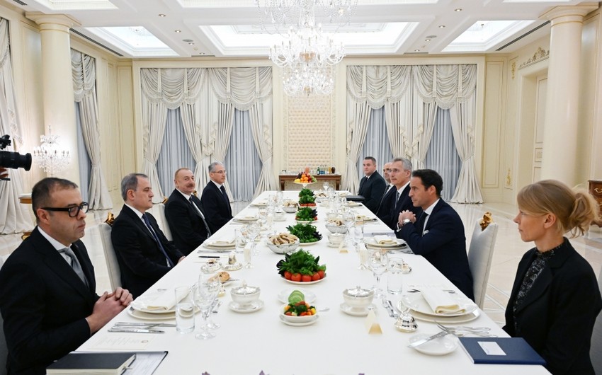 Prezidentin NATO-nun Baş katibi ilə şam yeməyi əsnasında geniş tərkibdə görüşü olub