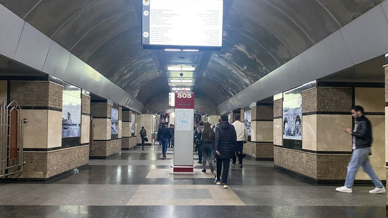 Bakı metrosunda problem: Sərnişinlər 