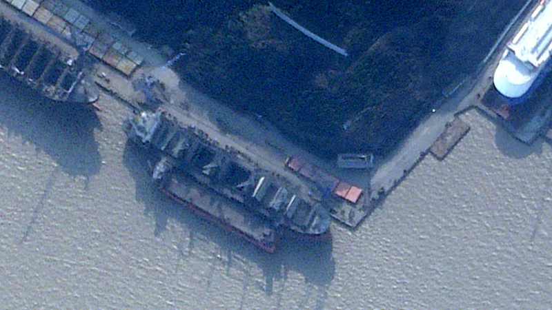 Çin Şimali Koreyadan Rusiyaya silah daşıyan gəmini limanda gizlədib - 