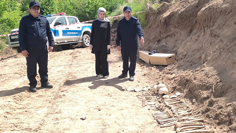 Xocalıda 6 nəfərə aid olduğu ehtimal edilən sümüklər tapıldı (FOTO)