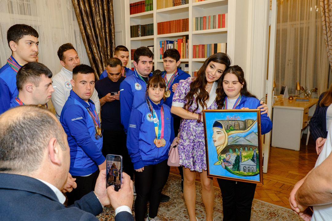 Leyla Əliyeva Azərbaycan Autizm Assosiasiyasının idmançı uşaqları ilə görüşdü (FOTO)