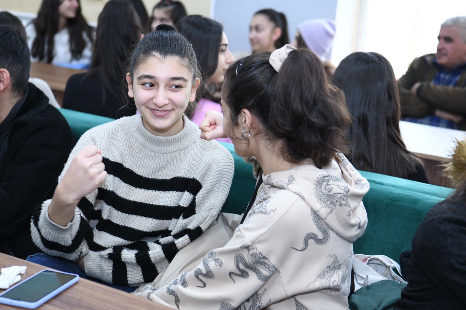 Ucqar kənd abituriyentləri üçün təhsil proqramı: İmtahan stressinin azaldılması üçün təlimlər keçirildi