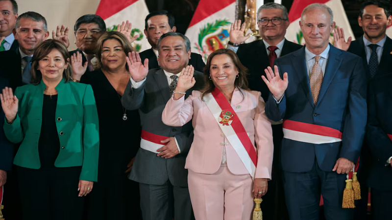 Peru prezidentinin evində axtarışlardan sonra 6 nazir istefa verdi