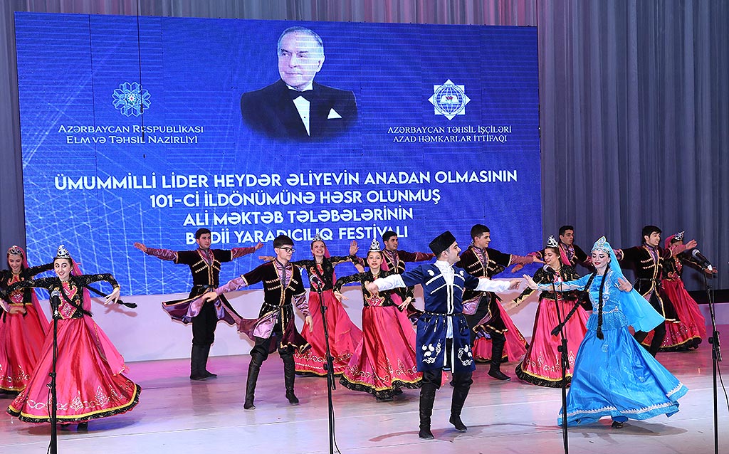 Tələbələr arasında keçirilmiş müsabiqə-festivalın yekun konserti olub (FOTO)