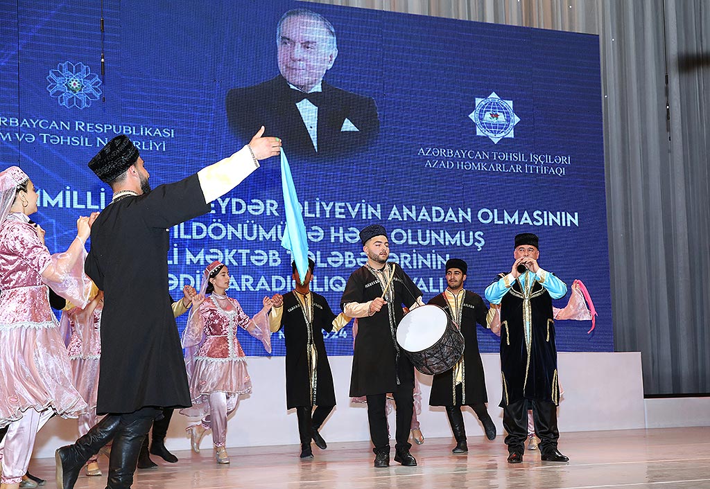 Tələbələr arasında keçirilmiş müsabiqə-festivalın yekun konserti olub (FOTO)