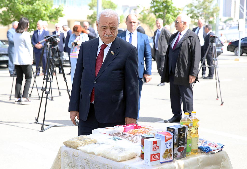 AHİK Ulu Öndər Heydər Əliyevin doğum günü 5450 aztəminatlı ailəyə sovqat göndərdi (FOTO)