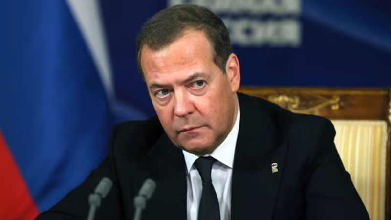 Medvedev: Qərb silahları ilə Rusiyaya zərbələr müharibəyə səbəb ola bilər