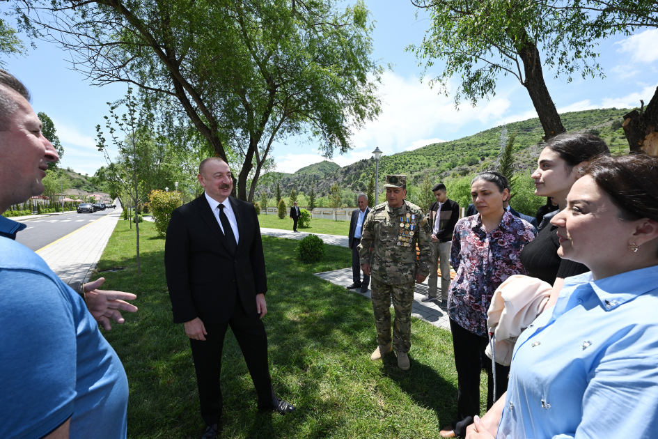 Prezident Laçının Sus kəndinə köçmüş sakinlərlə görüşüb (FOTOLAR)