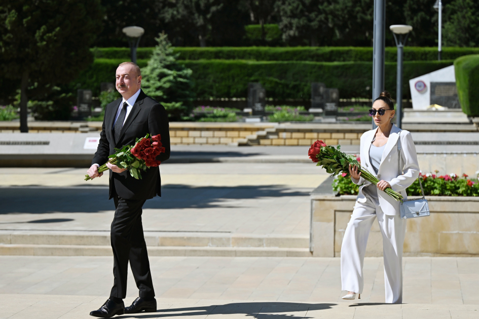 Prezident və birinci xanım Həzi Aslanovun məzarını ziyarət etdi (FOTOLAR)