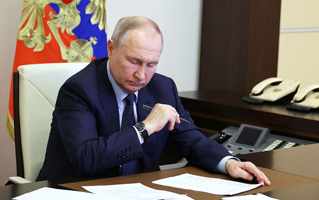 Putin müdafiə nazirinin müavinini işdən çıxardı: Yeni müavin təyin etdi