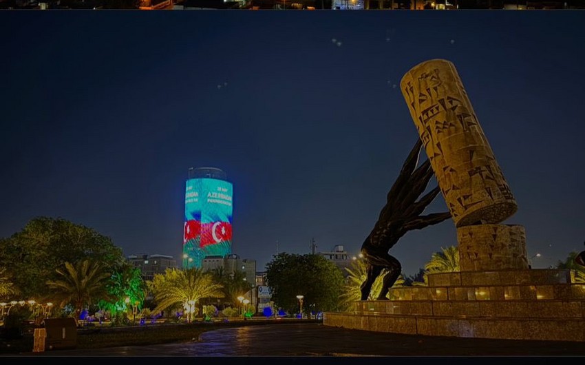 Bağdadın ən hündür binalarından biri Azərbaycan bayrağı ilə işıqlandırıldı
