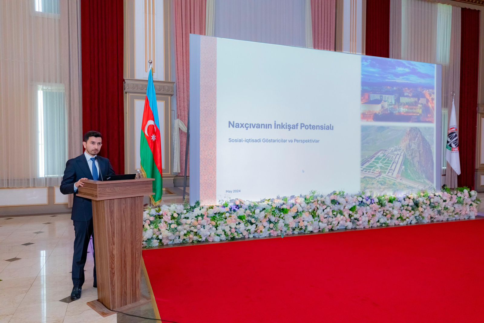 Heydər Əliyevin 101 illiyi və Naxçıvanın 100 illiyi ilə bağlı konfrans keçirilib (FOTO)