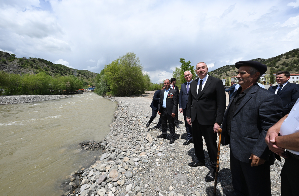 Prezident Laçının Sus kəndinə köçmüş sakinlərlə görüşüb (FOTOLAR)