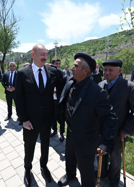 Prezident Laçının Sus kəndinə köçmüş sakinlərlə görüşüb (FOTOLAR)