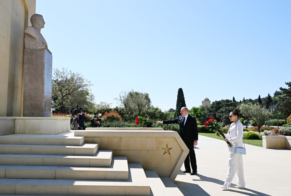 Prezident və birinci xanım Həzi Aslanovun məzarını ziyarət etdi (FOTOLAR)