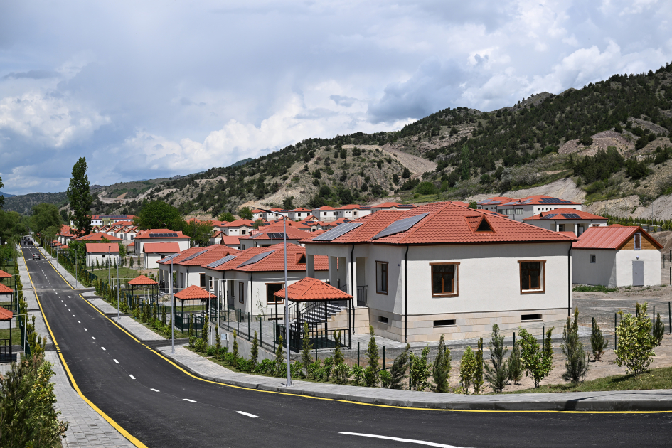 Prezident Laçının Sus kəndinə köçmüş sakinlərlə görüşüb (FOTOLAR)