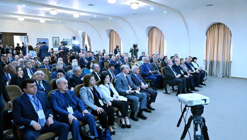 “Qərbi Azərbaycana qayıdışın beynəlxalq-hüquqi əsasları” mövzusunda konfrans keçirildi (FOTO)