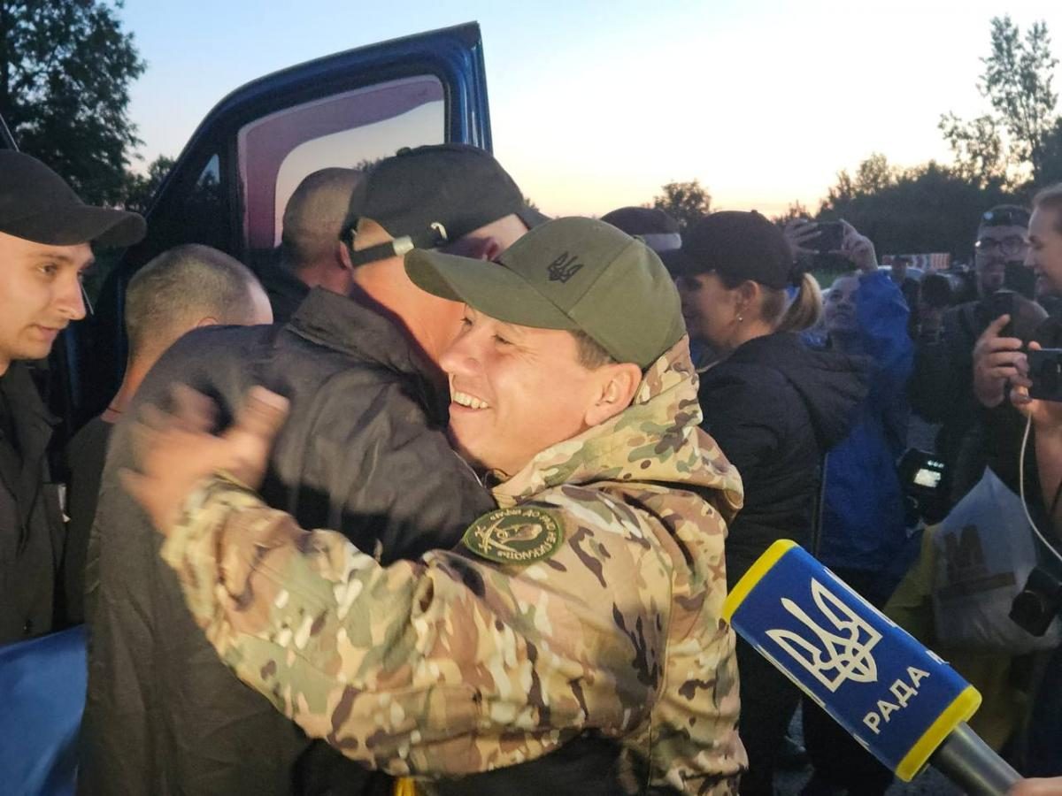 Ukrayna 90 hərbçisini əsirlikdən qaytardı (FOTO)