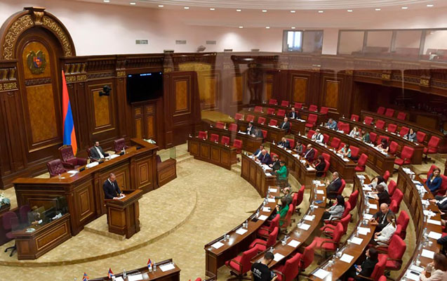 Ermənistan parlamenti bu tarixdə hökumətin istefasına baxacaq