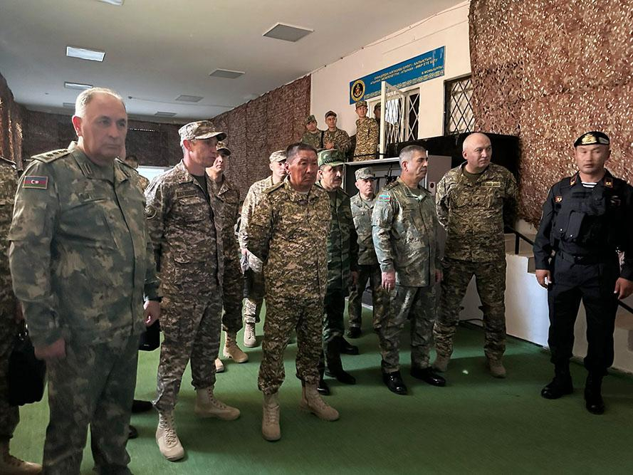 Zakir Həsənov Qazaxıstanın hərbi gəmilərindən birini ziyarət etdi  (FOTO/VİDEO)