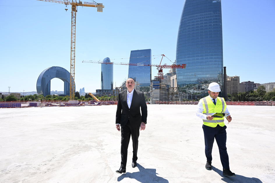 Prezident Zəfər parkında aparılan tikinti işləri ilə tanış oldu (FOTOLAR)