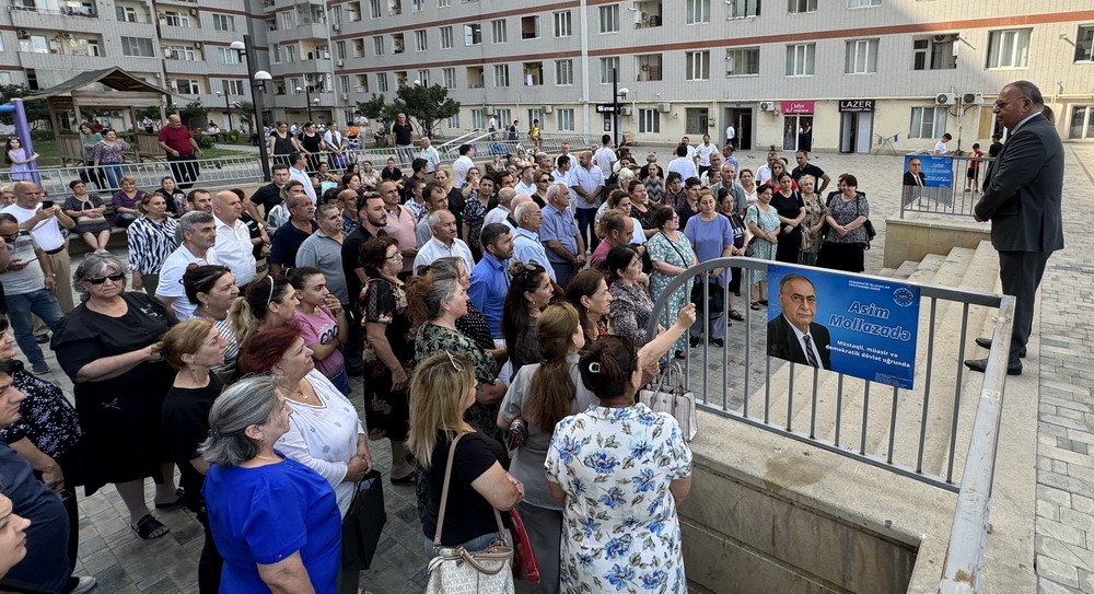 Asim Mollazadə Yasamalda seçicilərlə növbəti kütləvi görüşünü keçirib