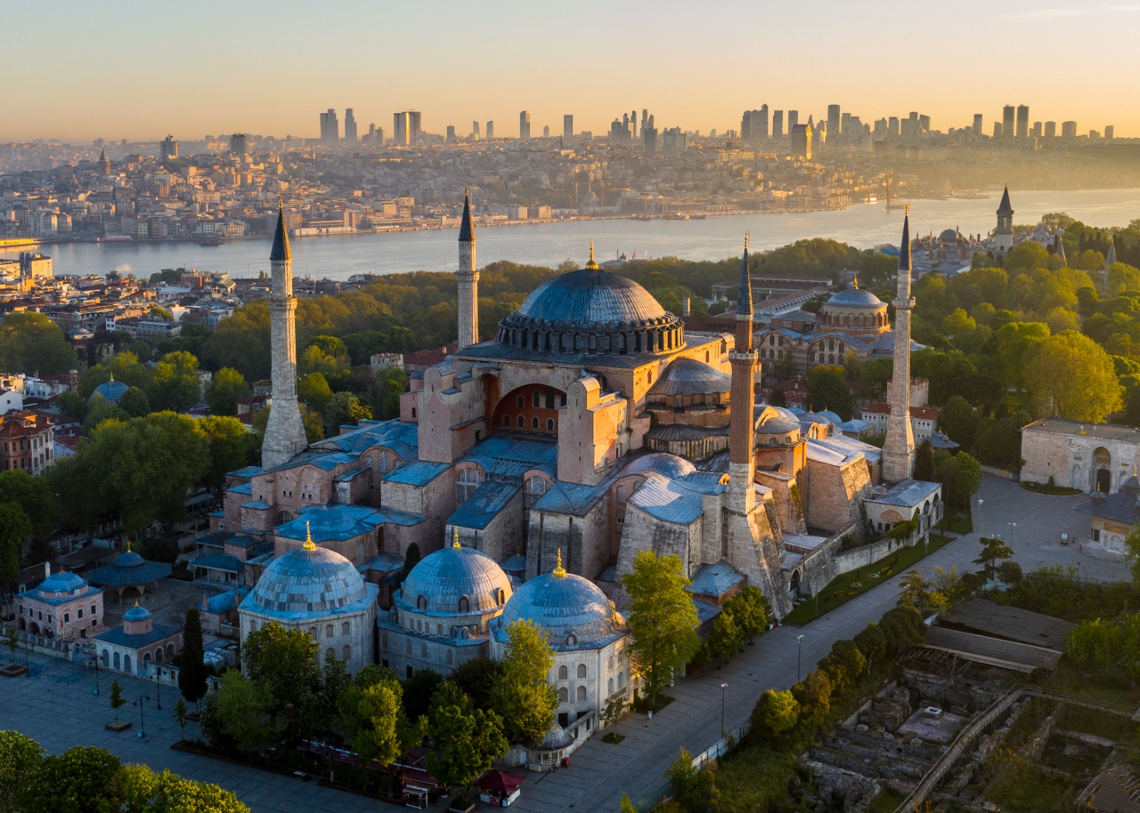 Şərqlə Qərbin qovuşduğu İstanbul (FOTO)