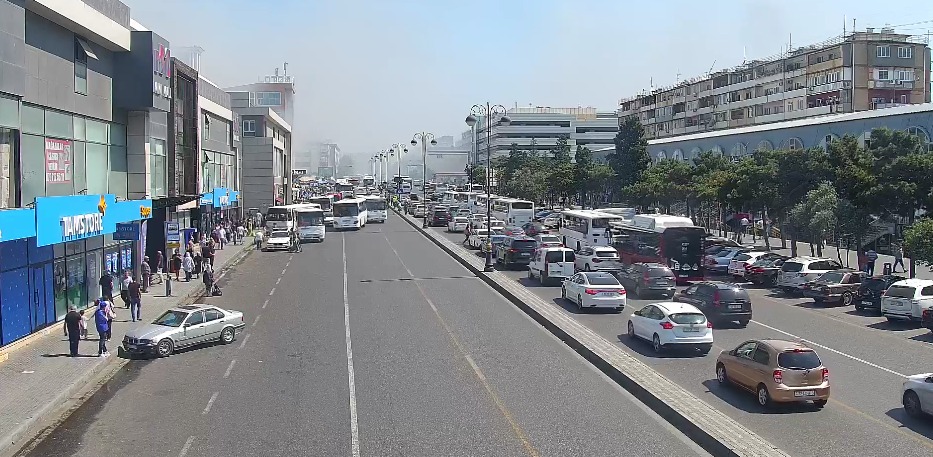 Ticarət mərkəzindəki yanğın söndürüldü (FOTO/YENİLƏNİB)