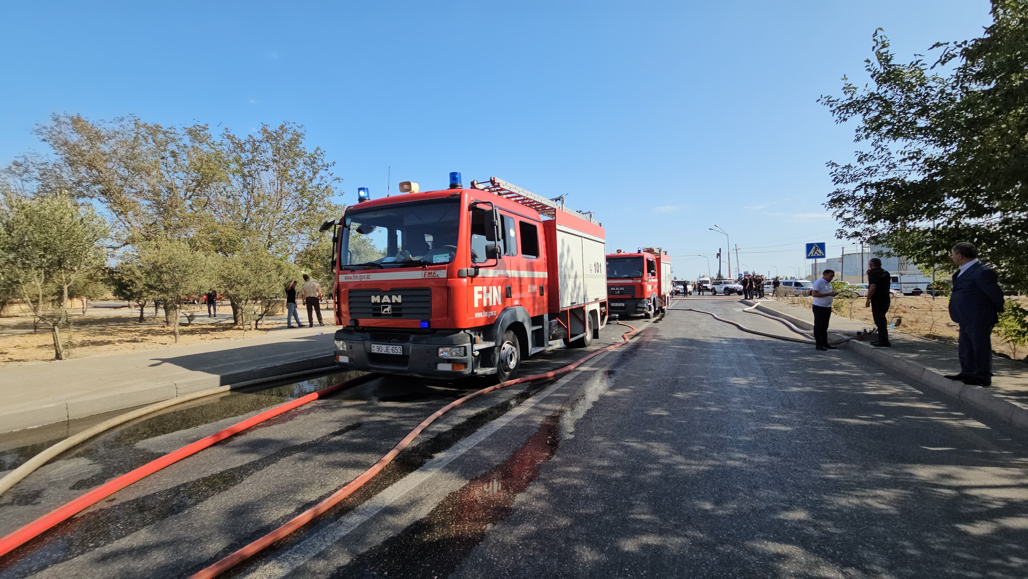 Bakıda obyektdəki yanğın tam söndürüldü (FOTO/VİDEO/YENİLƏNİB)