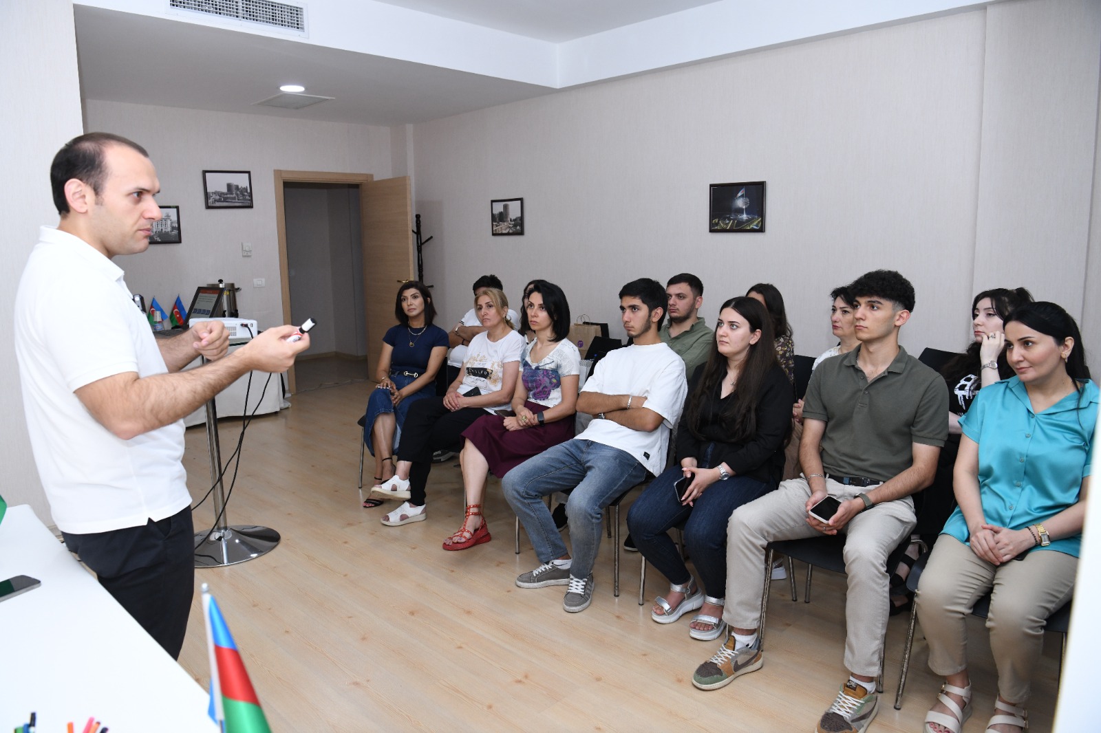 Yeni nəsil sahibkarların yetişdirilməsi: Nitq və ünsiyyət bacarıqları üzrə təlimlər tamamlandı