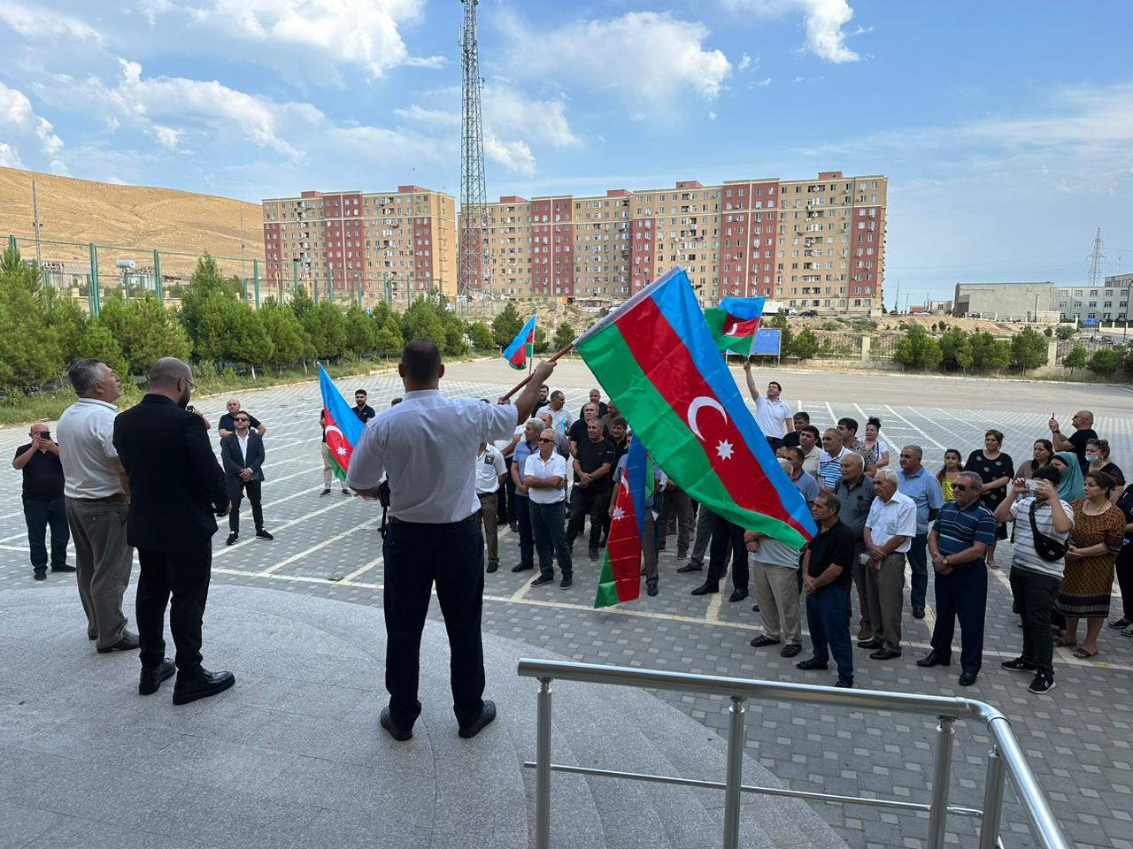 Vəkil deputatlığa namizəd Sərdar İsmayılov görüşləri davam etdirir (FOTOLAR)