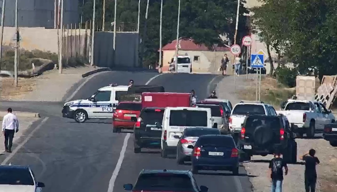 Bakıda obyektdəki yanğın tam söndürüldü (FOTO/VİDEO/YENİLƏNİB)