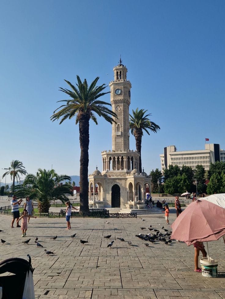 Keçmiş və müasirliyi özündə birləşdirən şəhər İzmir (FOTO)