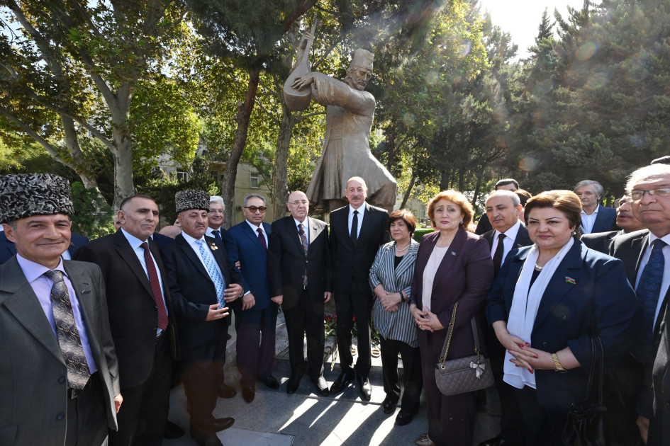 Prezident Aşıq Ələsgərin abidəsinin açılışında iştirak etdi (YENİLƏNİB)