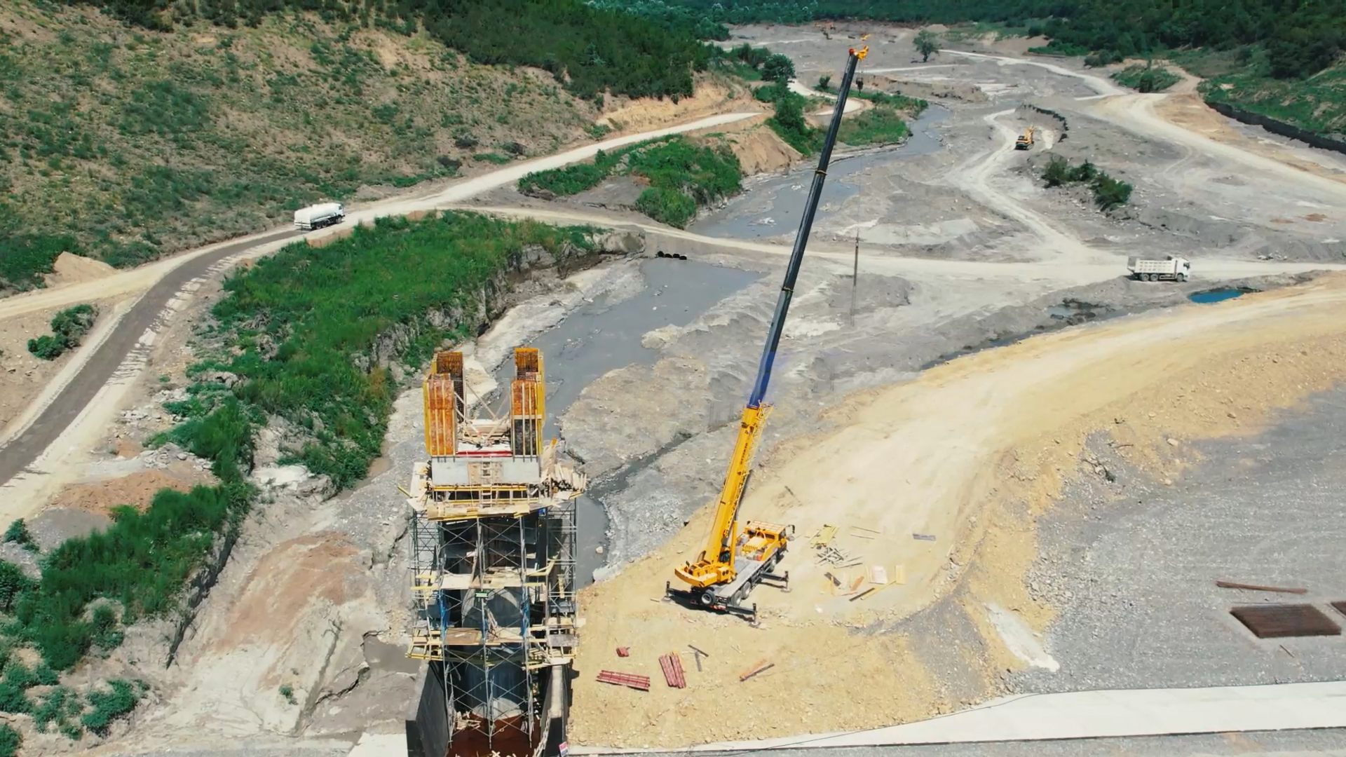 Yengicə su anbarında tikinti işləri davam edir (FOTO)