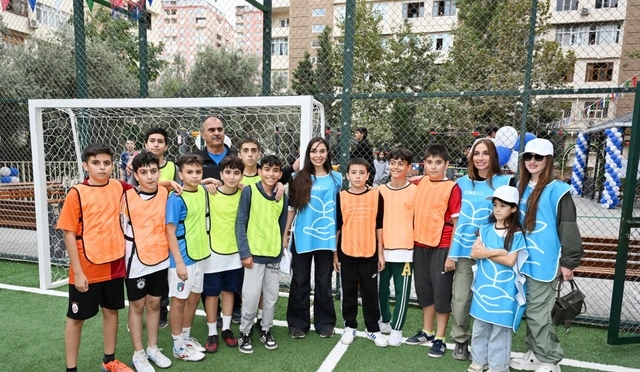 Bakıda yenilənmiş növbəti həyət sakinlərin istifadəsinə verildi