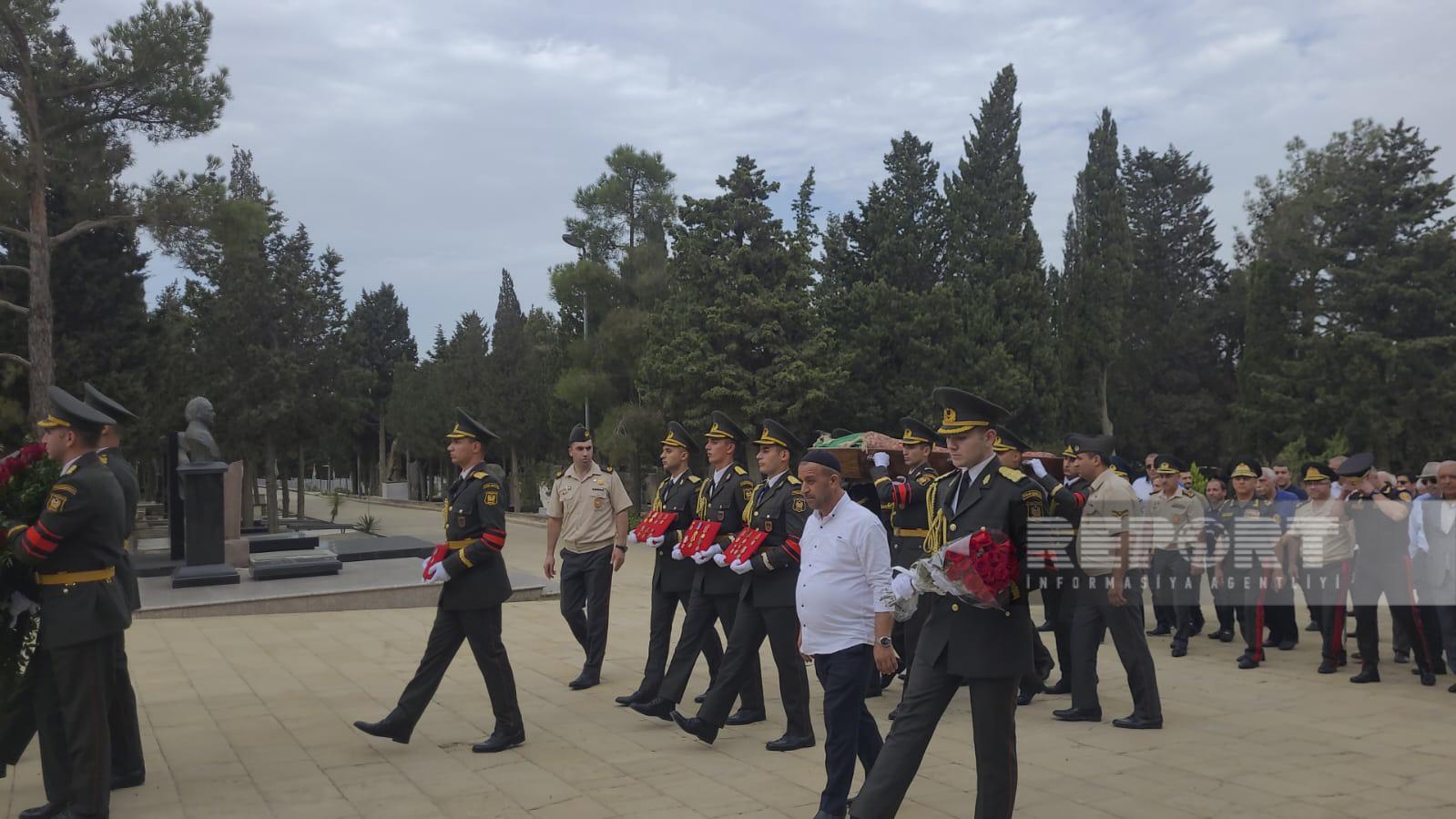 Prezident və birinci xanım Fatma Səttarovanın dəfn mərasiminə əklil göndərdi (FOTO)