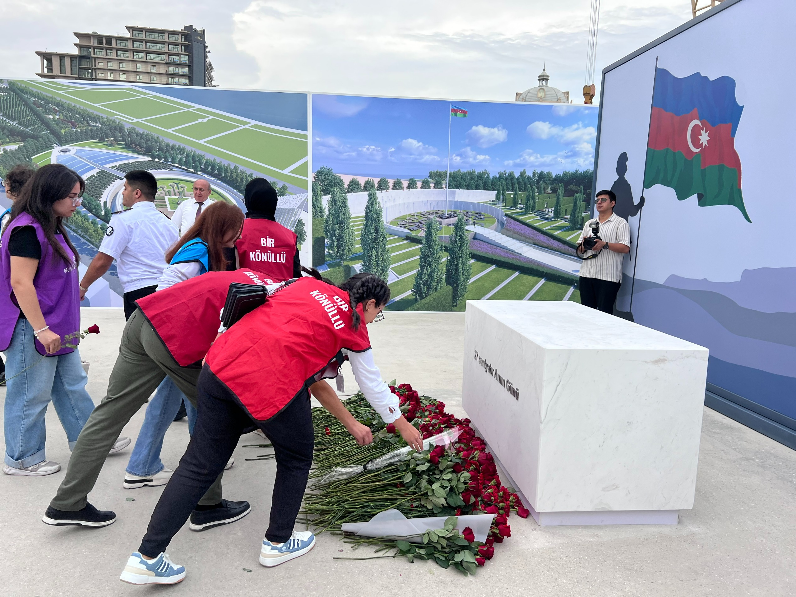 Azərbaycan Könüllüləri şəhidlərimizin əziz xatirəsini yad ediblər (FOTO)