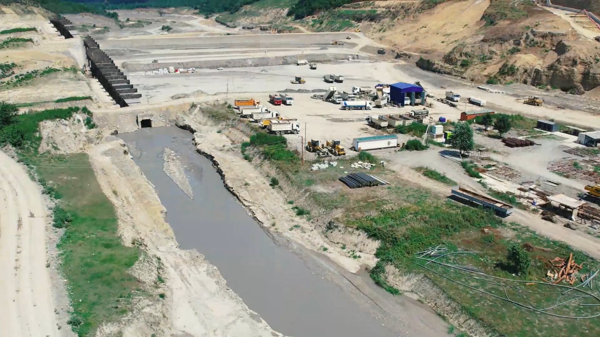 Yengicə su anbarında tikinti işləri davam edir (FOTO)