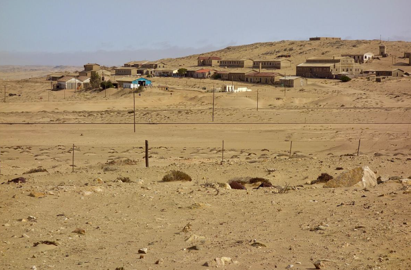 Səhranın udduğu tərk edilmiş xəyal şəhəri: Kolmanskop niyə məhv oldu? (FOTO)