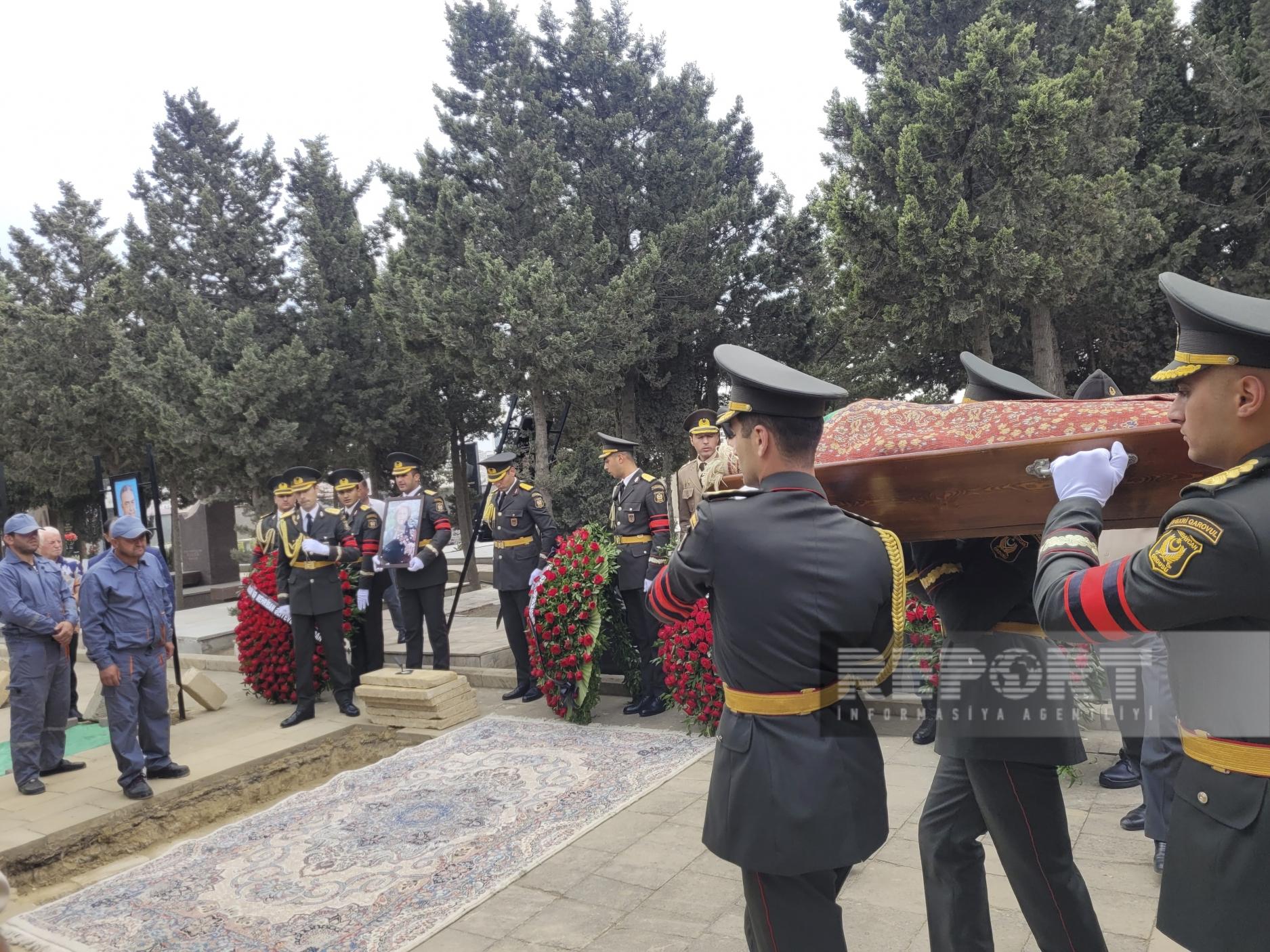 Prezident və birinci xanım Fatma Səttarovanın dəfn mərasiminə əklil göndərdi (FOTO)