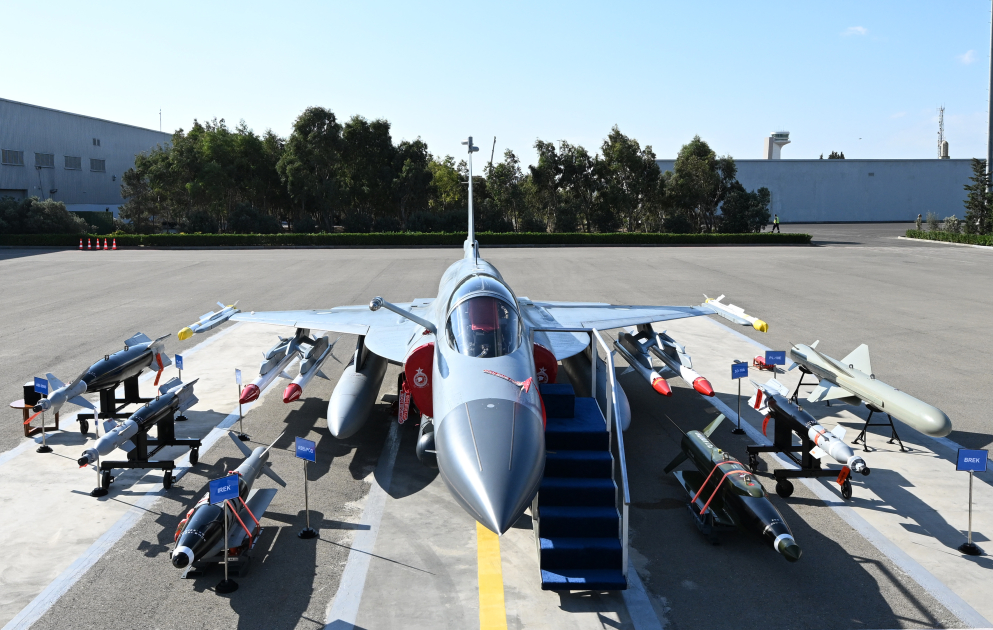 İlham Əliyevə çoxməqsədli JF-17C təyyarələri təqdim olunub (FOTO/YENİLƏNİB)