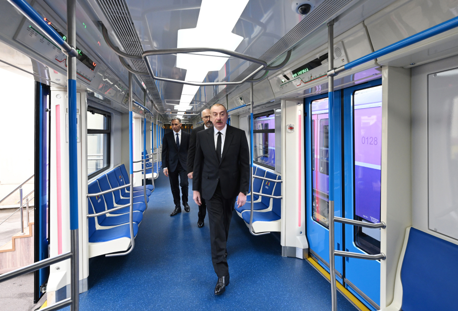 Prezident Bakıda Metropolitenində və Zığ Elektrik Avtobus Parkında olub (YENİLƏNİB)