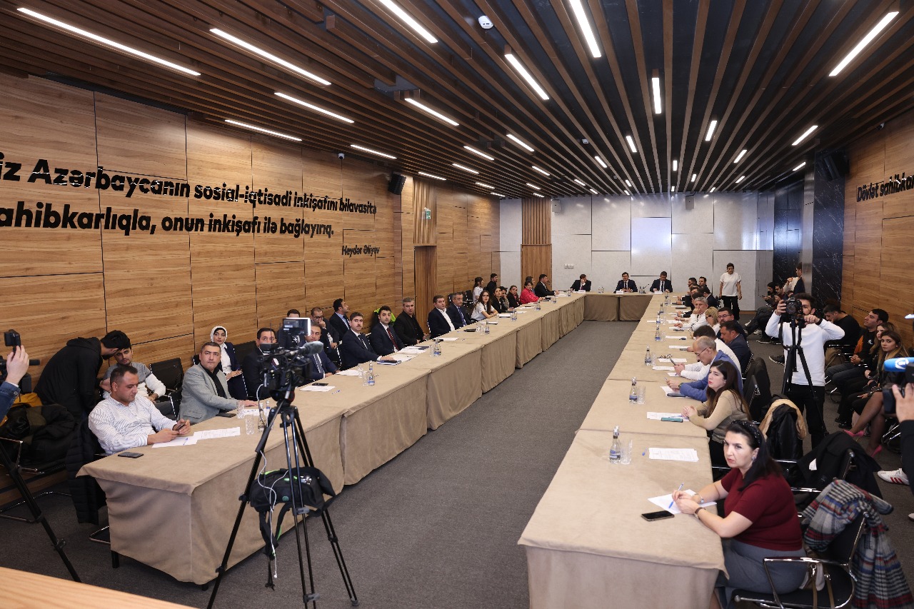 Bakıda media qurumları ilə biznes mühiti müzakirə olundu (FOTO)