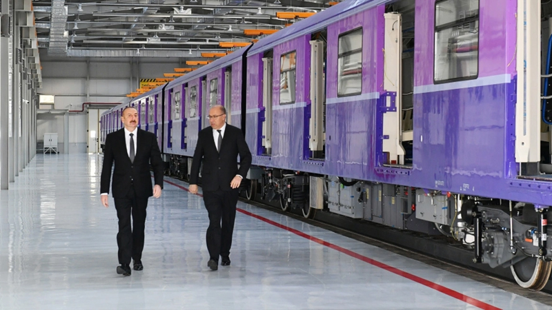 Prezident Bakıda Metropolitenində və Zığ Elektrik Avtobus Parkında olub (YENİLƏNİB)