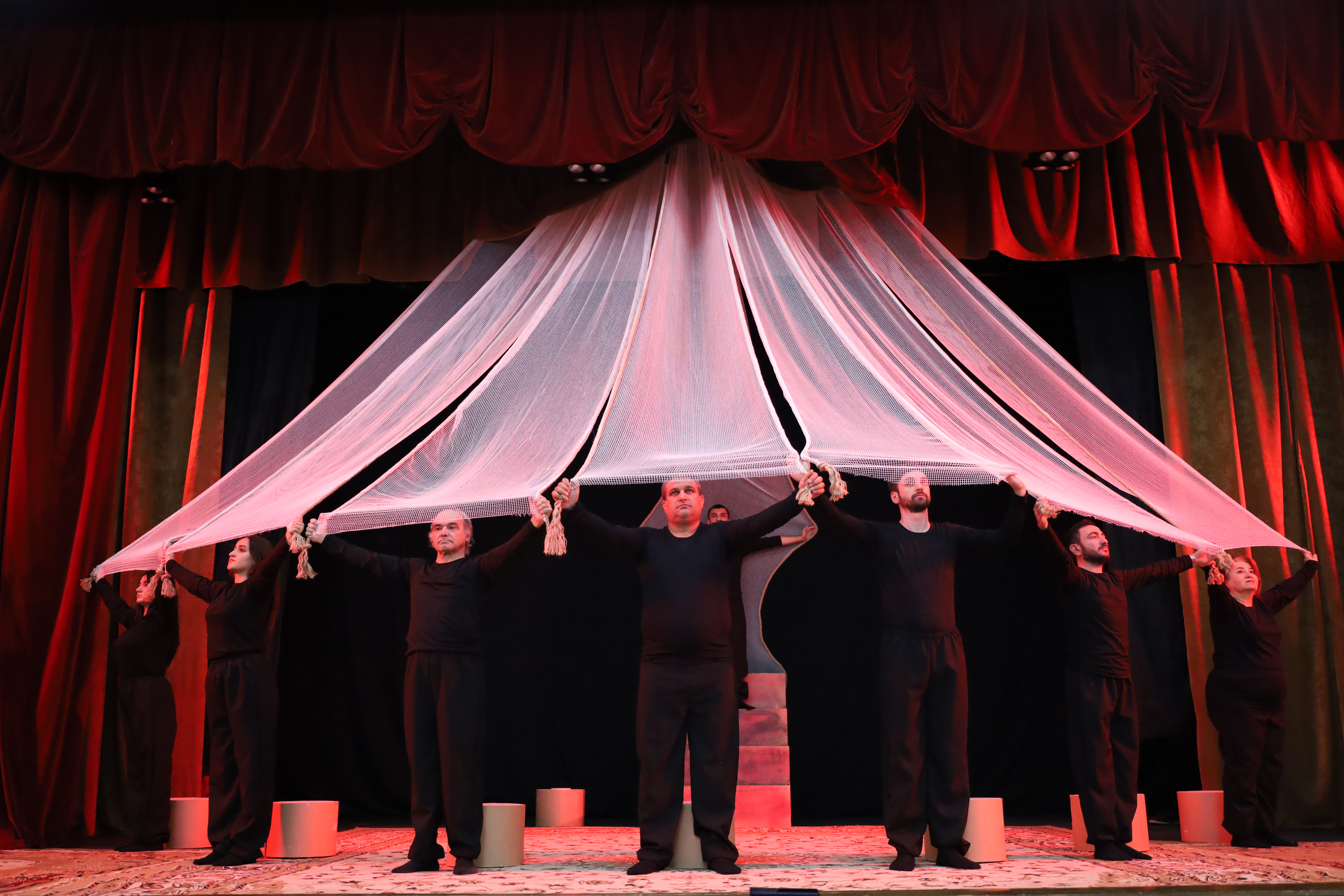 Qazax Dövlət Dram Teatrı Qazaxıstana qastrol səfərinə gedib (FOTO)