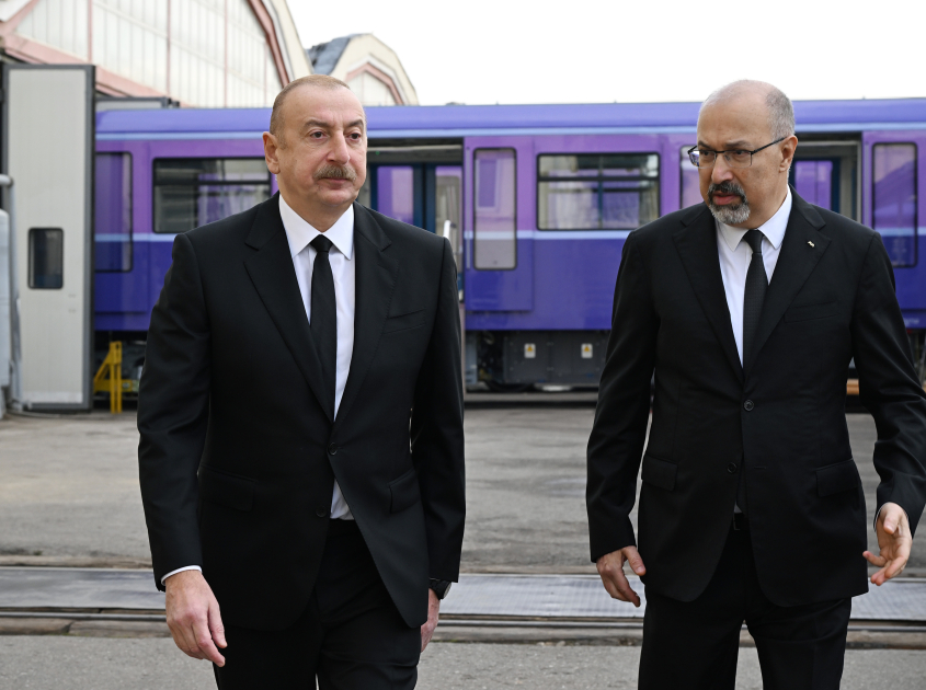 Prezident Bakıda Metropolitenində və Zığ Elektrik Avtobus Parkında olub (YENİLƏNİB)