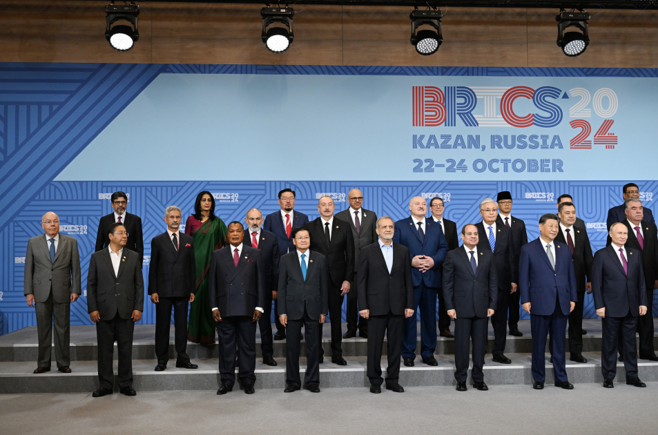 Prezident XVI BRICS Sammitinin ilk plenar iclasında çıxış etdi (YENİLƏNİR)