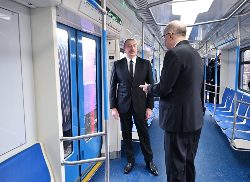 Prezident Bakıda Metropolitenində və Zığ Elektrik Avtobus Parkında olub (YENİLƏNİB)