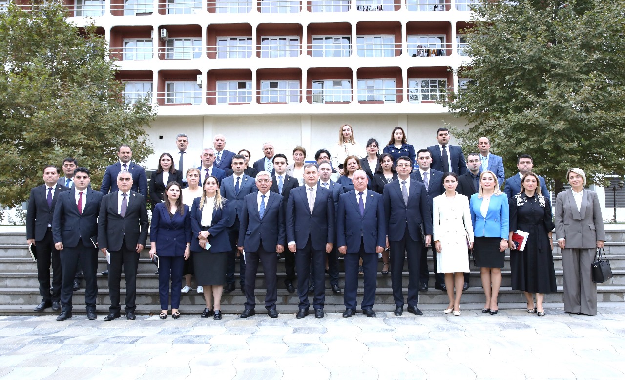 AHİK sədri qurumun Əmək və Sоsial Münasibətlər Akademiyasında tədrisin vəziyyəti ilə maraqlandı